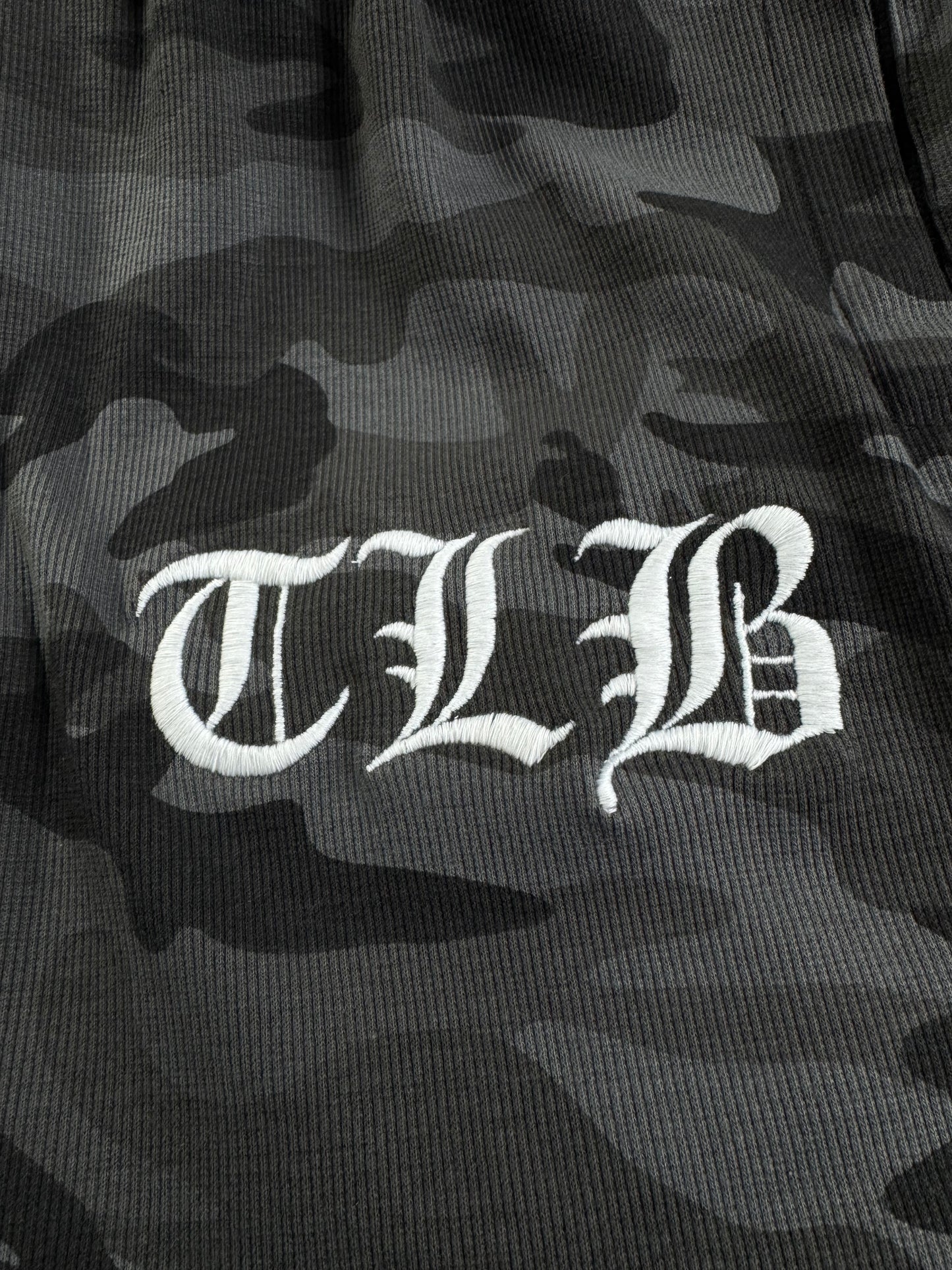 A CLOUD CAMOU SWEAT SHORTS