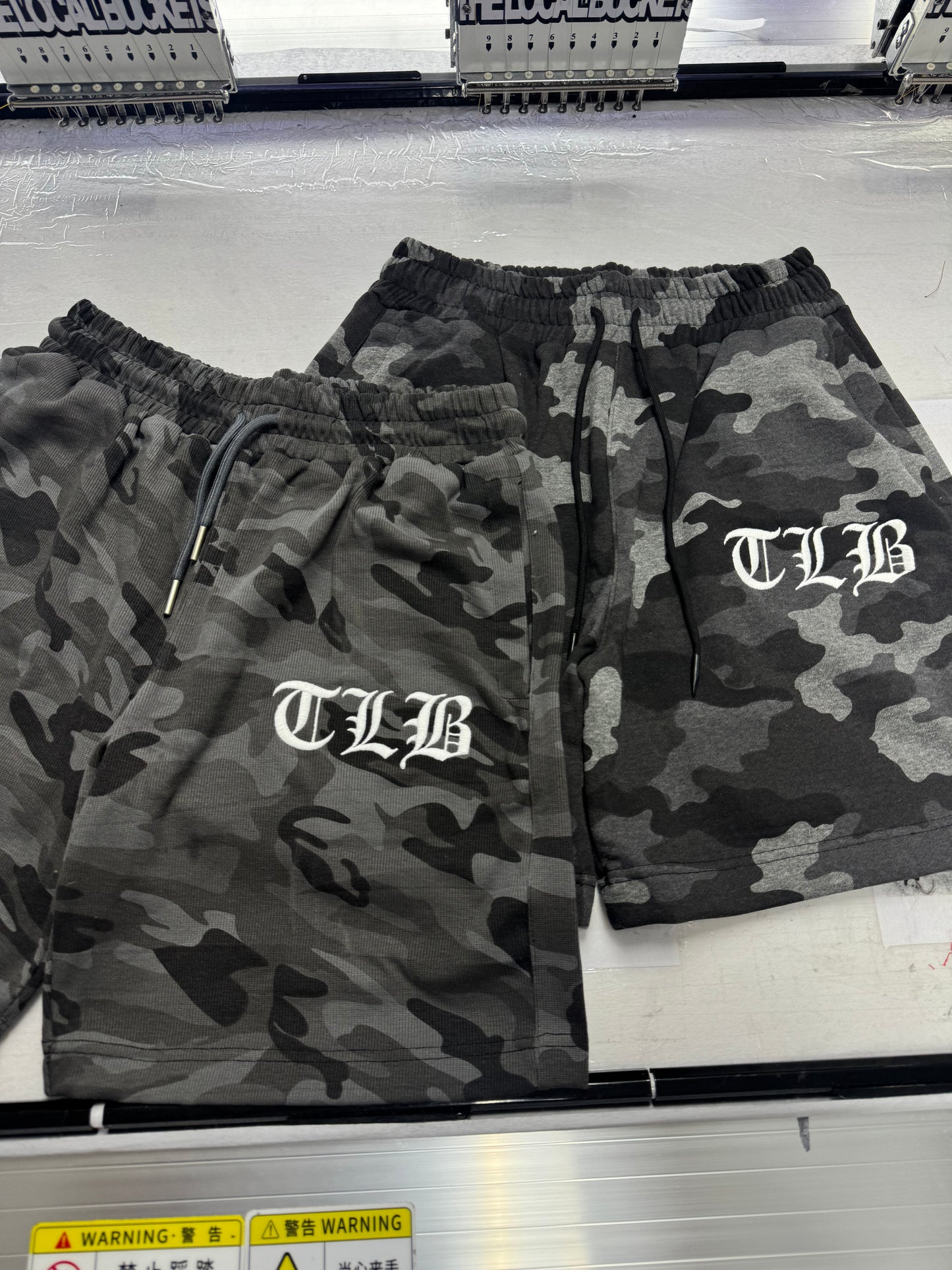 A CLOUD CAMOU SWEAT SHORTS