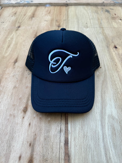 ARTISAN TRUCKER CAP
