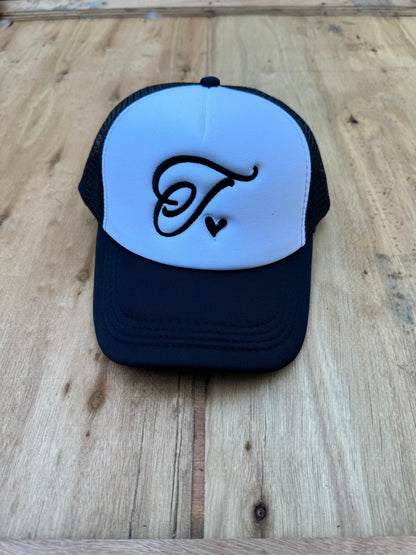 ARTISAN TRUCKER CAP
