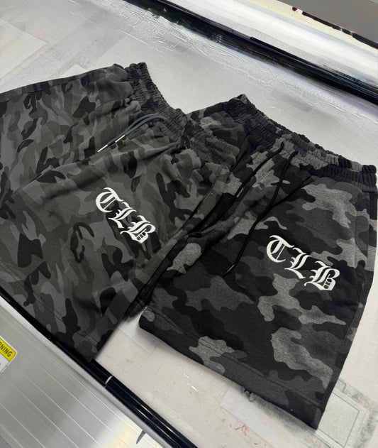 A CLOUD CAMOU SWEAT SHORTS