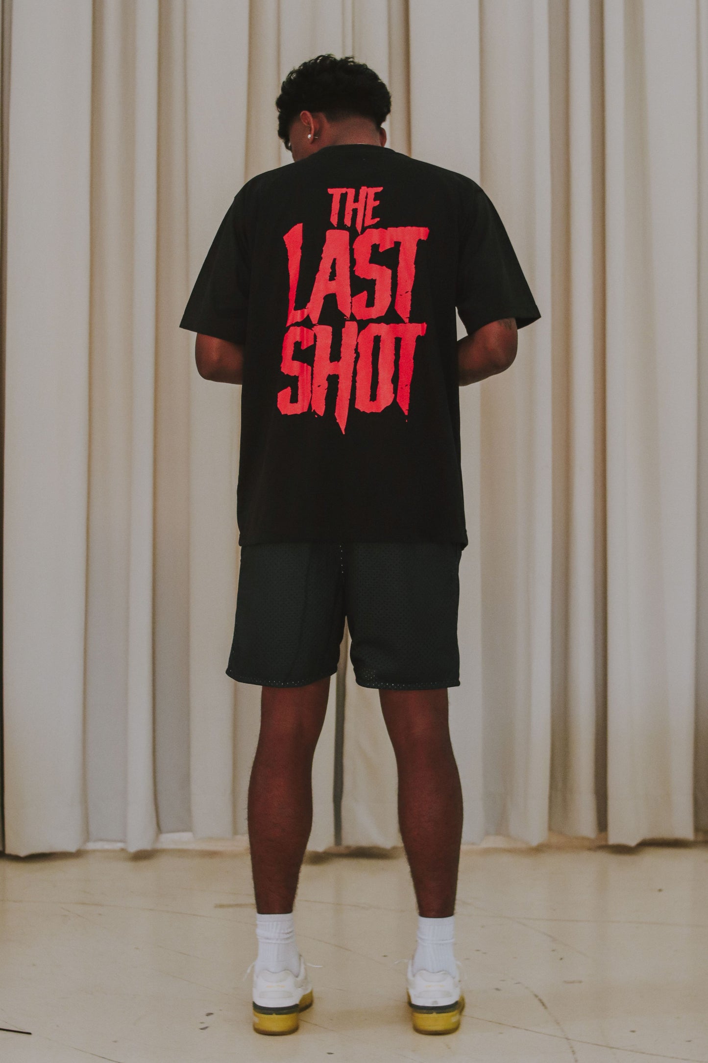 A MICHAEL JORDAN "THE LAST SHOT" SHIRT